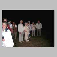 080-2377 19. Treffen vom 3.-5. September 2004 in Loehne - Zum Schluss wird das Ostpreussenlied gesungen.JPG